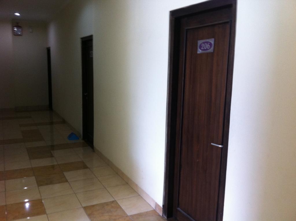 Pineapple Mansion Hotel Solo Екстериор снимка